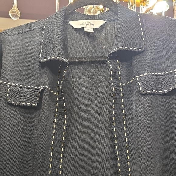 Ming Wang Gold and Black Blazer with Sophisticated Design - Picture 3 of 13